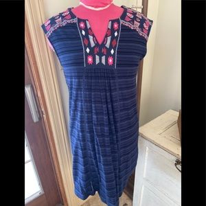 💙💙💙 Worn once Lucky Brand Navy blue w blue stripes & embroidery